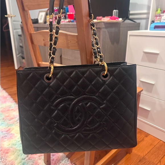 ✨NWT CHANEL caviar black w gold hard, authenticity card/dust bag yes (13X10) - Picture 8 of 16